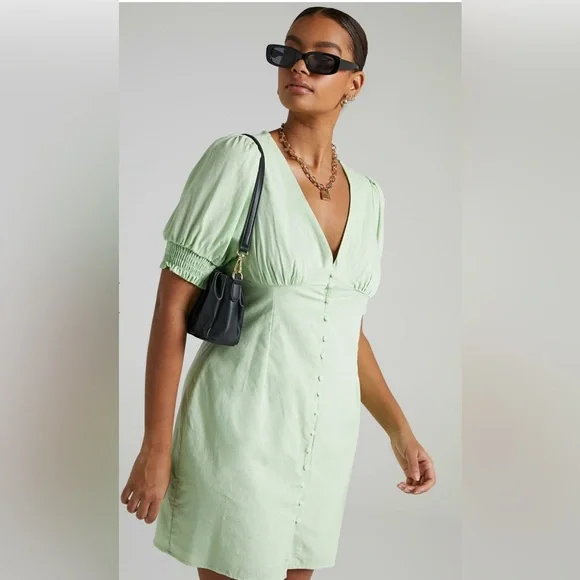 SHOWPO FERONIA DRESS IN APPLE GREEN NWT - Picture 1 of 6
